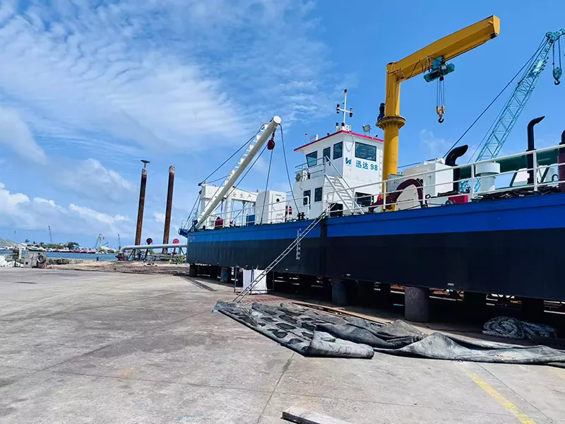 เรือขุดเจาะสำหรับงานหนัก